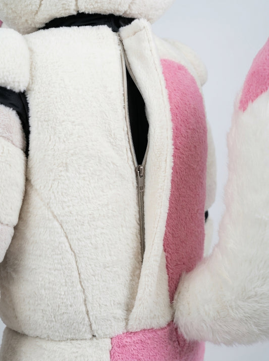 Funtime Foxy costume for adults, zipper close-up