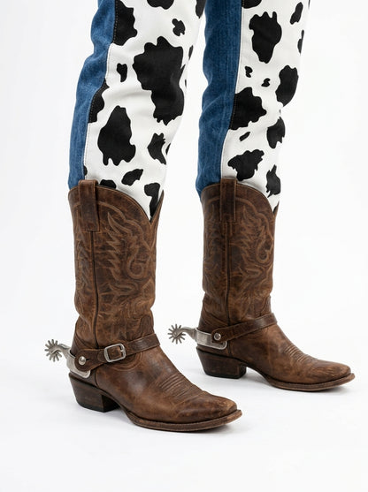 Jessie Costume - boots and jeans close-up