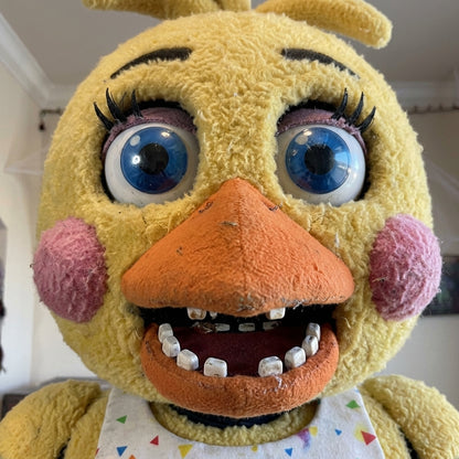Toy Chica head close-up